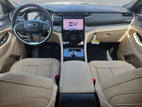 New 2025 Jeep Grand Cherokee Limited w/ Luxury Tech Group II image 10