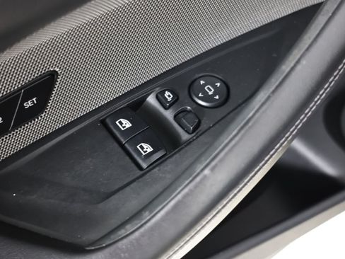 Used 2021 BMW M4 Competition w/ Executive Package RWD image 21