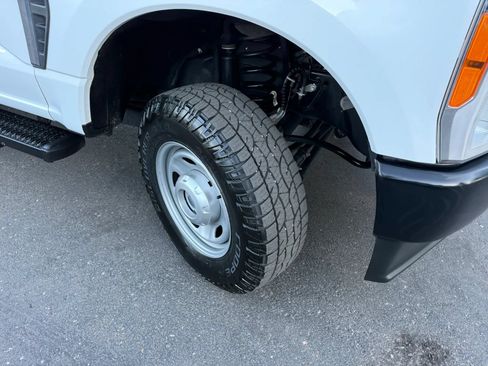 Used 2023 Ford F250 XL w/ FX4 Off-Road Package AWD/4WD image 11