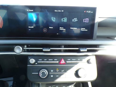 Used 2025 Hyundai Tucson SE image 24