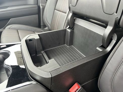 New 2026 Chevrolet Suburban High Country image 14