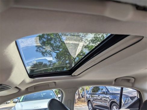 Used 2021 Nissan Sentra SR w/ SR Premium Package image 16