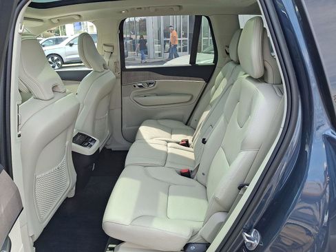 Used 2023 Volvo XC90 B6 Plus image 11