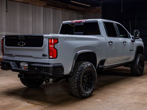 Used 2024 Chevrolet Silverado 2500 ZR2 w/ ZR2 Bison Edition image 10