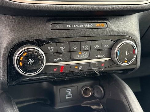 Used 2022 Ford Escape SE w/ Cold Weather Package image 30