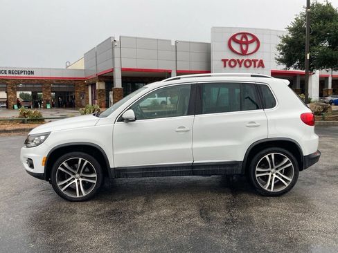 Used 2017 Volkswagen Tiguan SEL FWD image 8