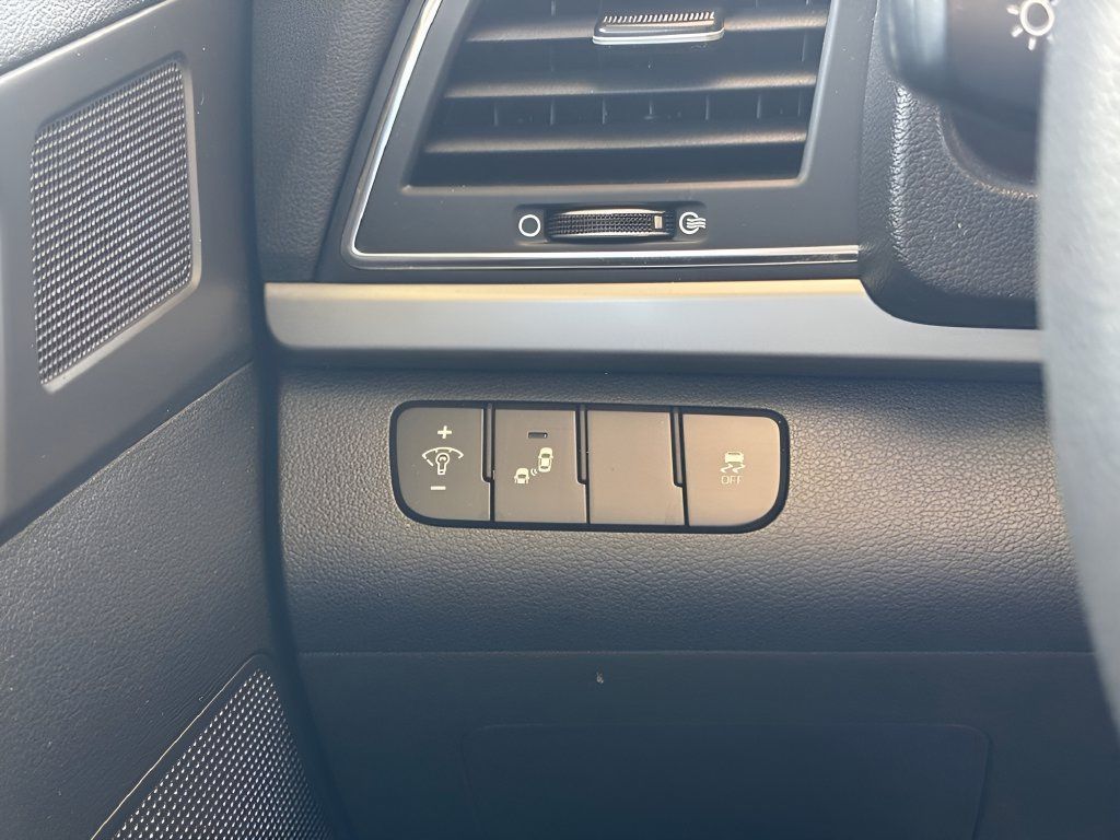 Used 2018 Hyundai Elantra SEL FWD image 17