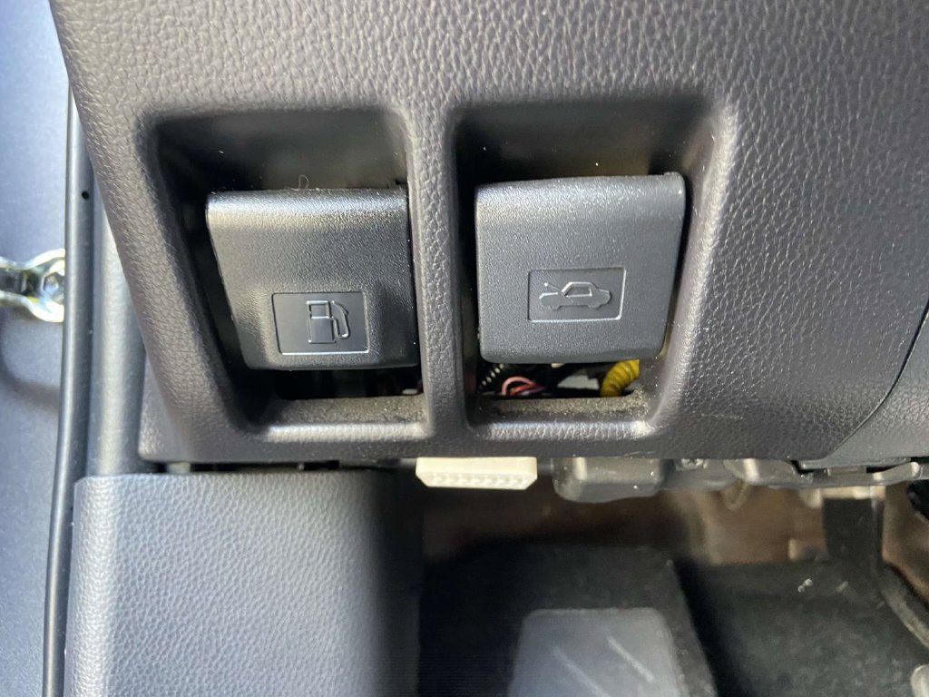 Used 2025 Toyota RAV4 LE FWD image 27