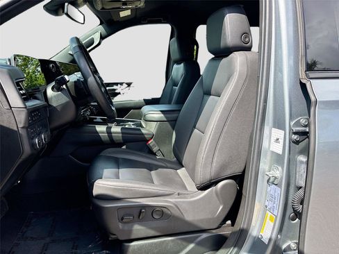 Used 2025 Chevrolet Suburban Z71 AWD/4WD image 21