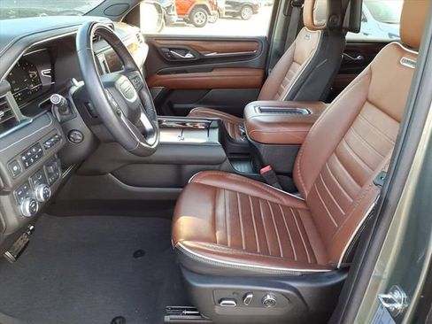 Used 2024 GMC Yukon Denali Ultimate AWD/4WD image 5