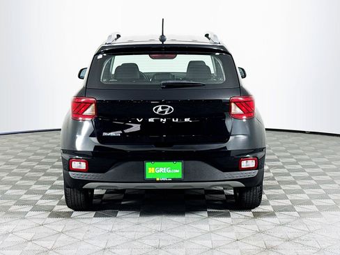 Used 2024 Hyundai Venue SEL FWD image 7