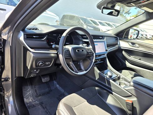 New 2026 Jeep Grand Cherokee Altitude image 4