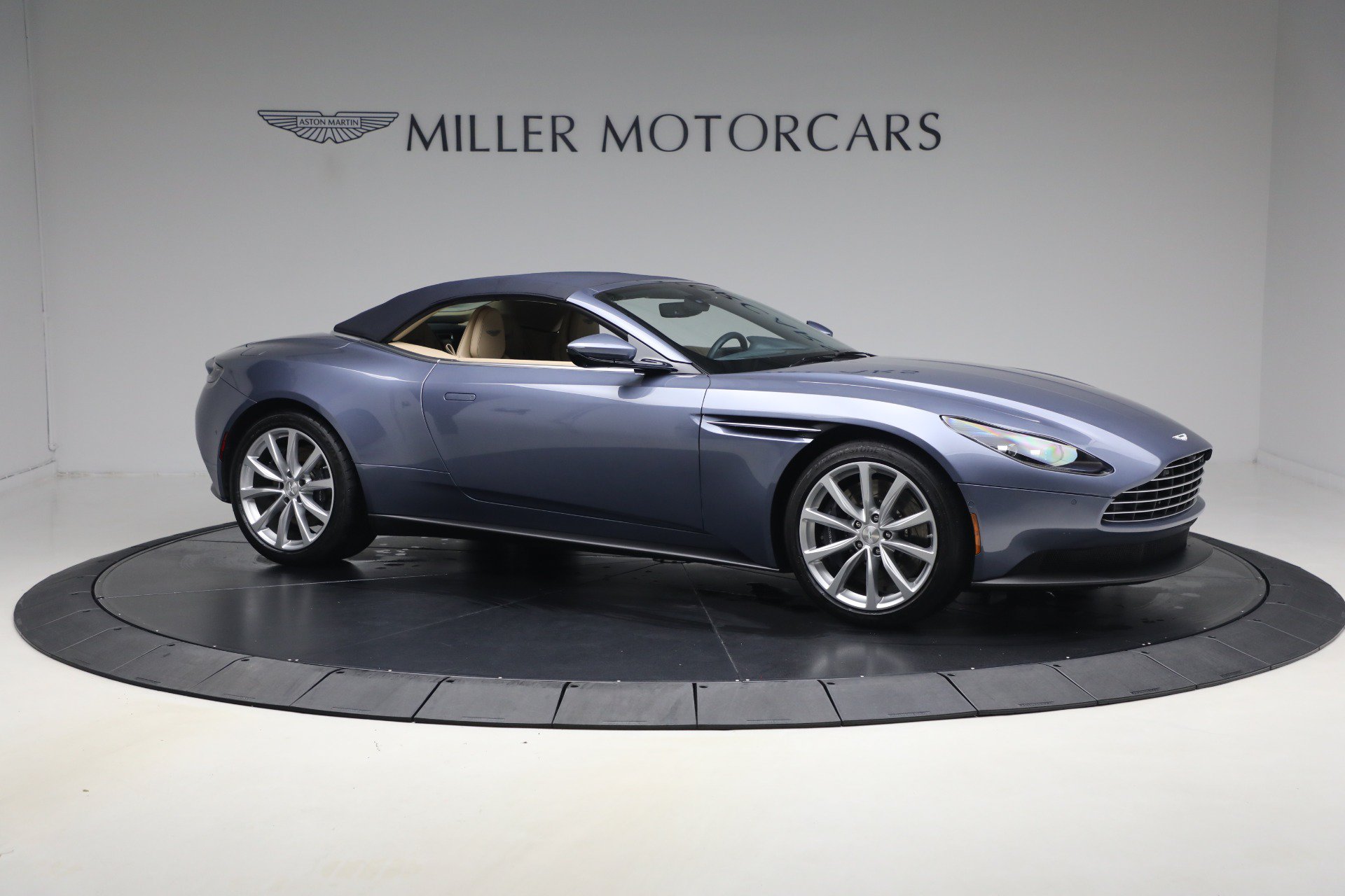 Used 2022 Aston Martin DB11 Volante RWD image 25