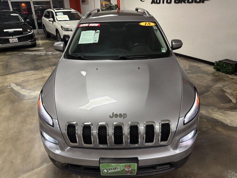 Used 2018 Jeep Cherokee Latitude Plus w/ Comfort/Convenience Group FWD image 17