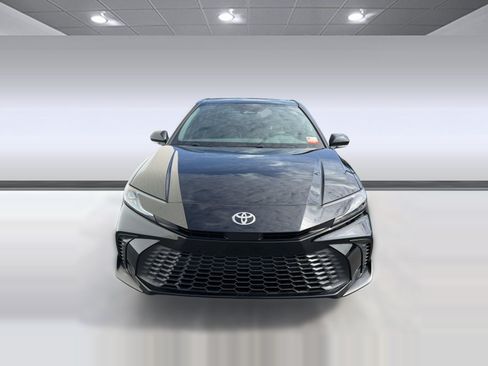 Used 2025 Toyota Camry SE FWD image 5