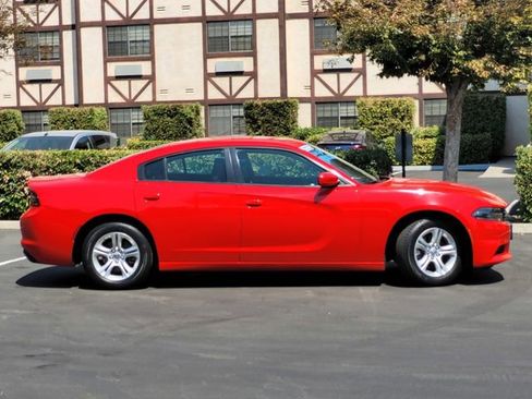 Used 2022 Dodge Charger SXT image 4