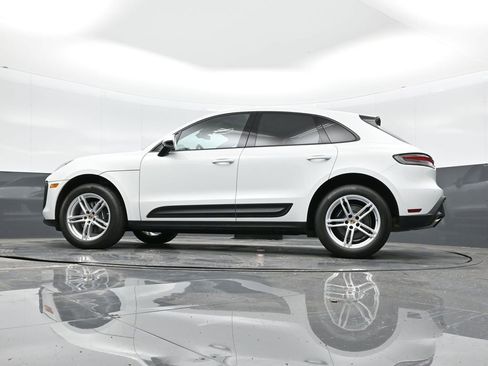 Certified 2025 Porsche Macan image 35
