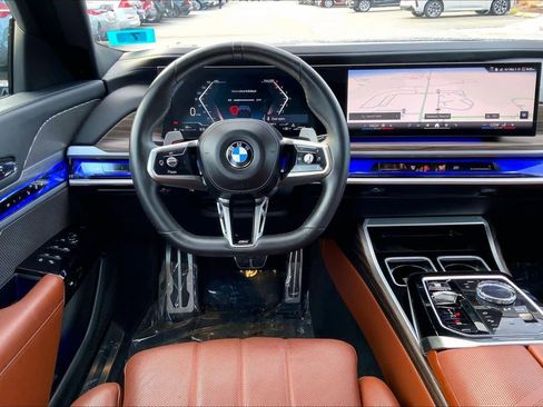 Certified 2023 BMW 760i xDrive image 5