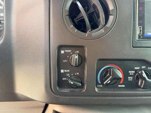 Used 2011 Ford E-350 and Econoline 350 XLT image 14