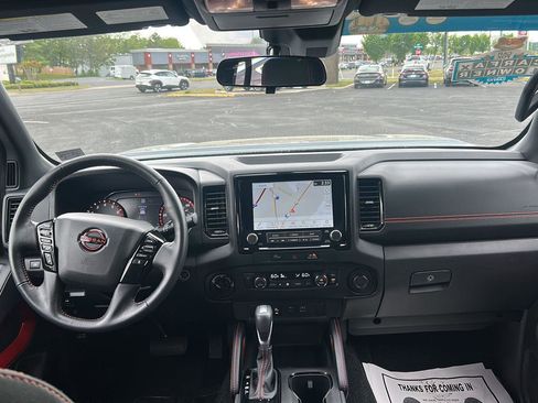 Used 2024 Nissan Frontier PRO-4X w/ Technology Package AWD/4WD image 17