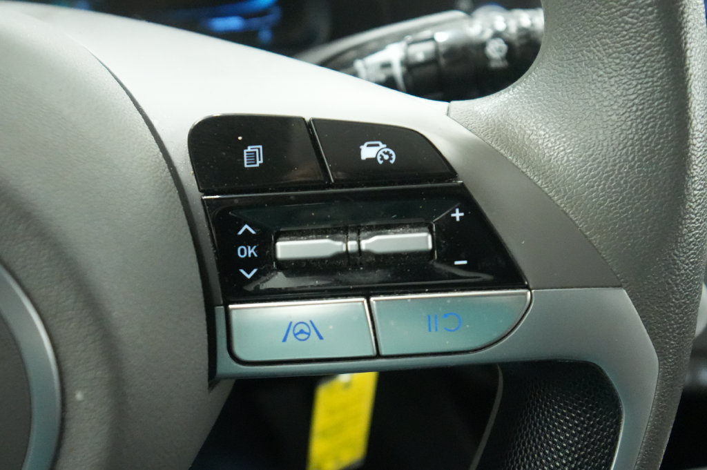 Used 2024 Hyundai Elantra SE FWD image 29