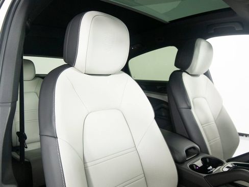 Certified 2026 Porsche Cayenne E-Hybrid Coupe AWD/4WD image 37