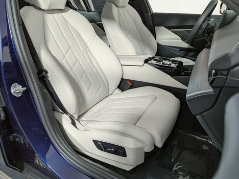 Used 2025 BMW 530i xDrive w/ Executive Package image 25