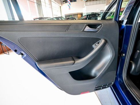 Used 2014 Volkswagen Jetta SE FWD image 19