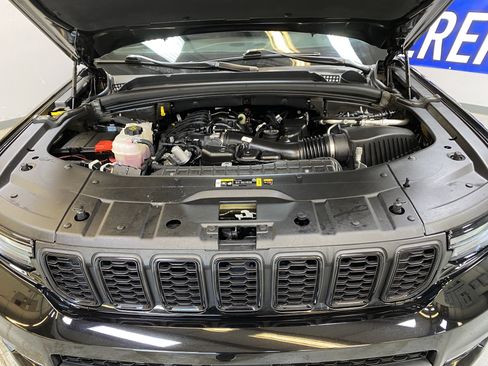 Used 2025 Jeep Grand Cherokee L Limited w/ Black Appearance Package image 9