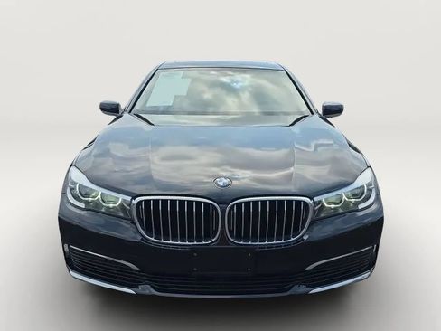 Used 2019 BMW 740i w/ Cold Weather Package RWD image 4