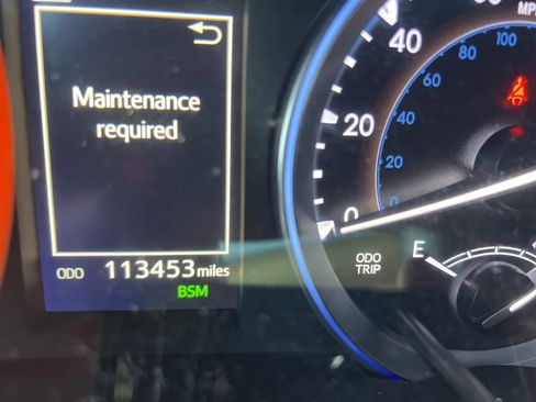 Used 2017 Toyota Highlander Limited image 2