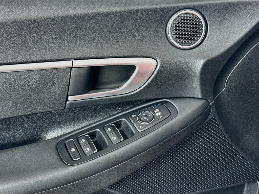 Used 2022 Hyundai Sonata SE FWD image 17