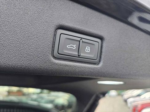 New 2025 Audi SQ5 Premium Plus image 18