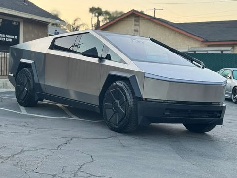 Used 2024 Tesla Cybertruck Cyberbeast AWD/4WD image 2