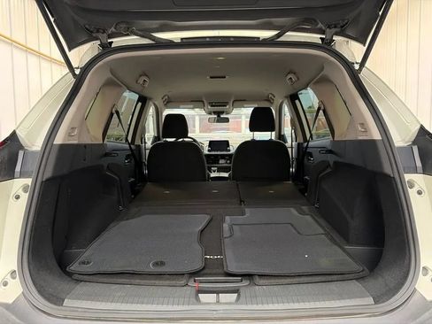 Used 2023 Nissan Rogue SV AWD/4WD image 16