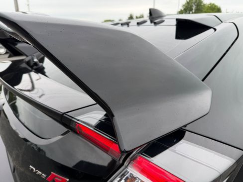 Used 2017 Honda Civic Type R image 11