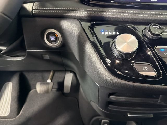 New 2026 Chrysler Pacifica Select AWD/4WD image 18