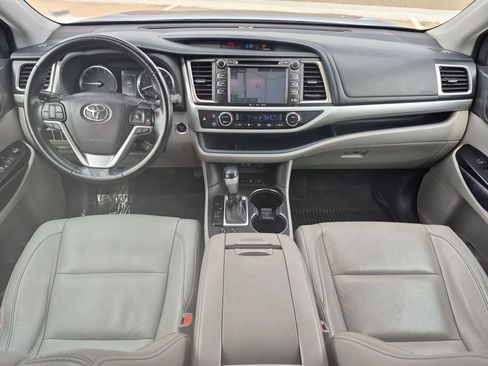 Used 2018 Toyota Highlander XLE AWD/4WD image 13