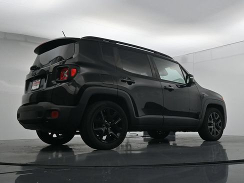 Used 2017 Jeep Renegade Altitude FWD image 37