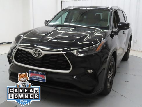 Used 2022 Toyota Highlander XLE AWD/4WD image 8