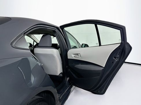 Used 2025 Toyota Corolla LE image 27