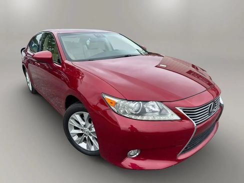 Used 2014 Lexus ES 300h w/ Premium Package w/Bamboo Trim FWD image 2