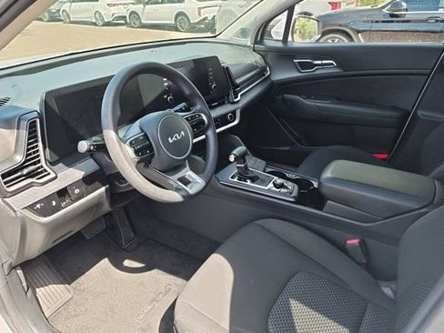 Certified 2025 Kia Sportage LX FWD image 6