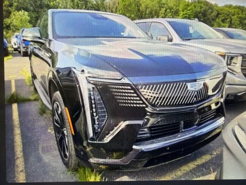Used 2026 Cadillac Escalade IQ Sport 2 AWD/4WD image 2