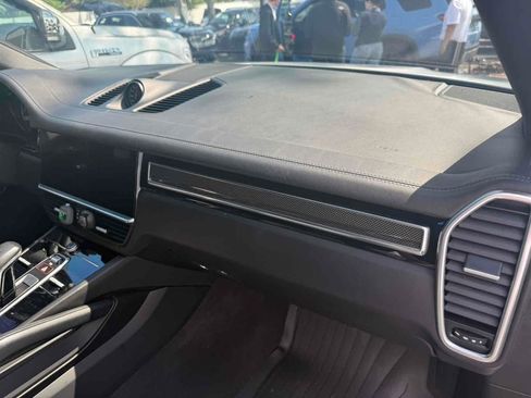 Used 2020 Porsche Cayenne S image 5