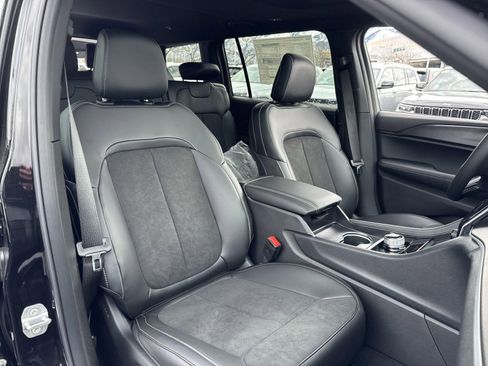 New 2025 Jeep Grand Cherokee L Altitude image 35