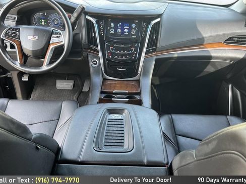 Used 2018 Cadillac Escalade Luxury image 16