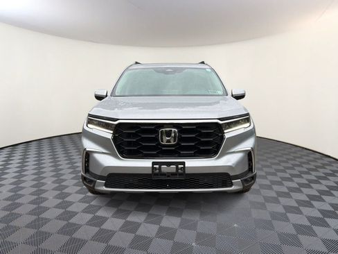 Used 2025 Honda Pilot Touring image 3