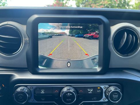 Used 2022 Jeep Gladiator Overland AWD/4WD image 32