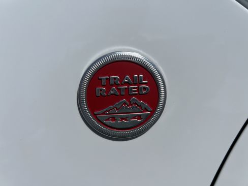 Used 2016 Jeep Cherokee Trailhawk w/ Trailer Tow Group AWD/4WD image 9